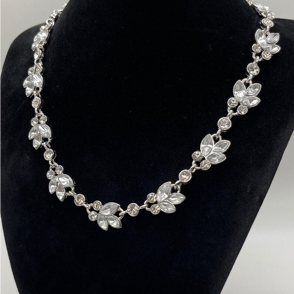 An Icy Costume Necklace - Picture 5 of 6